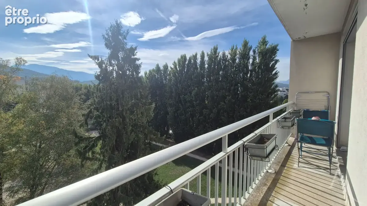Appartement à SAINT-MARTIN-D'HERES