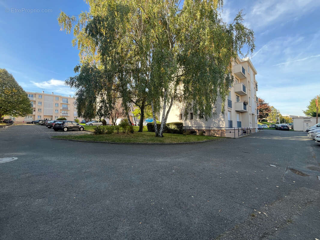 Appartement à LES CLAYES-SOUS-BOIS