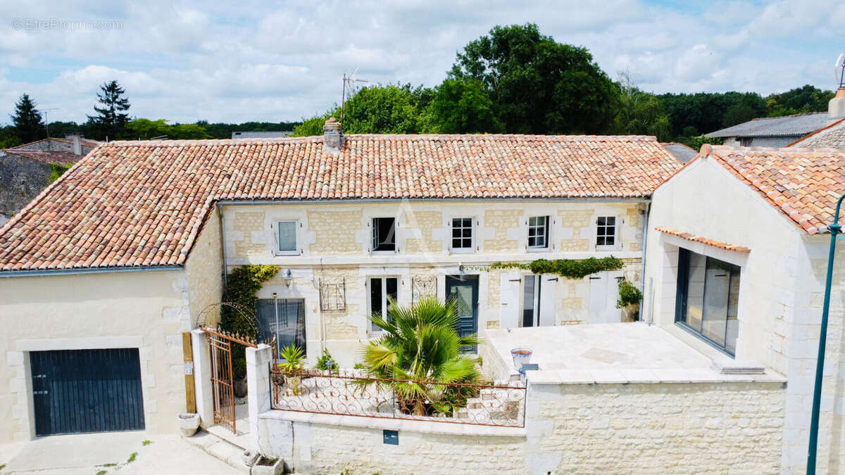 Maison à SAINTES