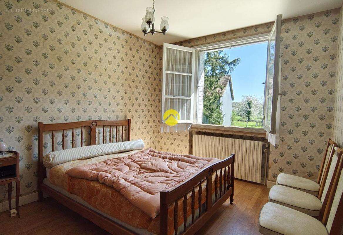 Maison à SAINT-DENIS-DE-JOUHET