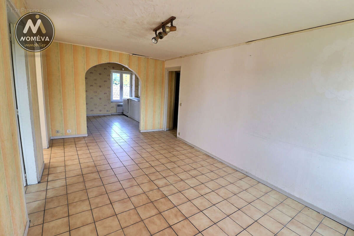 Appartement à DUNIERES