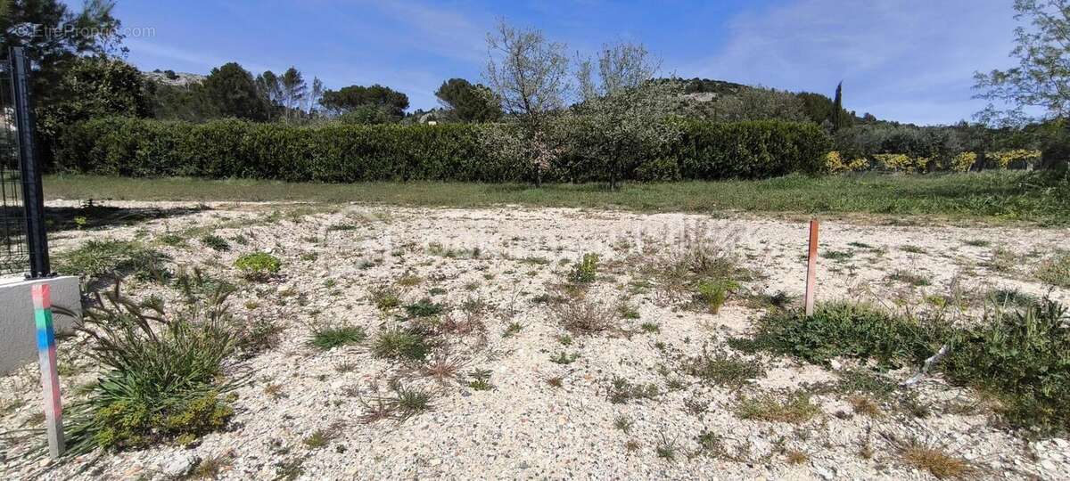 A vendre terrain constructible et viabilisé de 567 m2  , au pied du Luberon , très au calme , sur Mérindol - photo 8