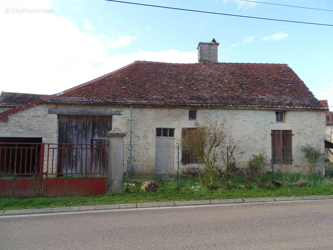 Maison à LES RICEYS