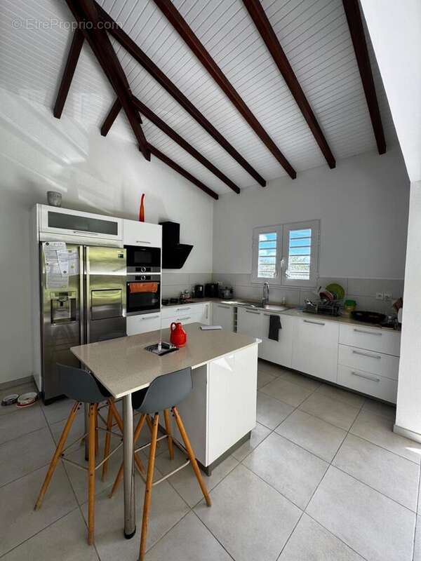 Maison 102 m² à Case-Pilote  - photo 4