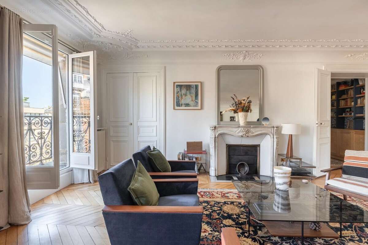 Appartement à PARIS-7E