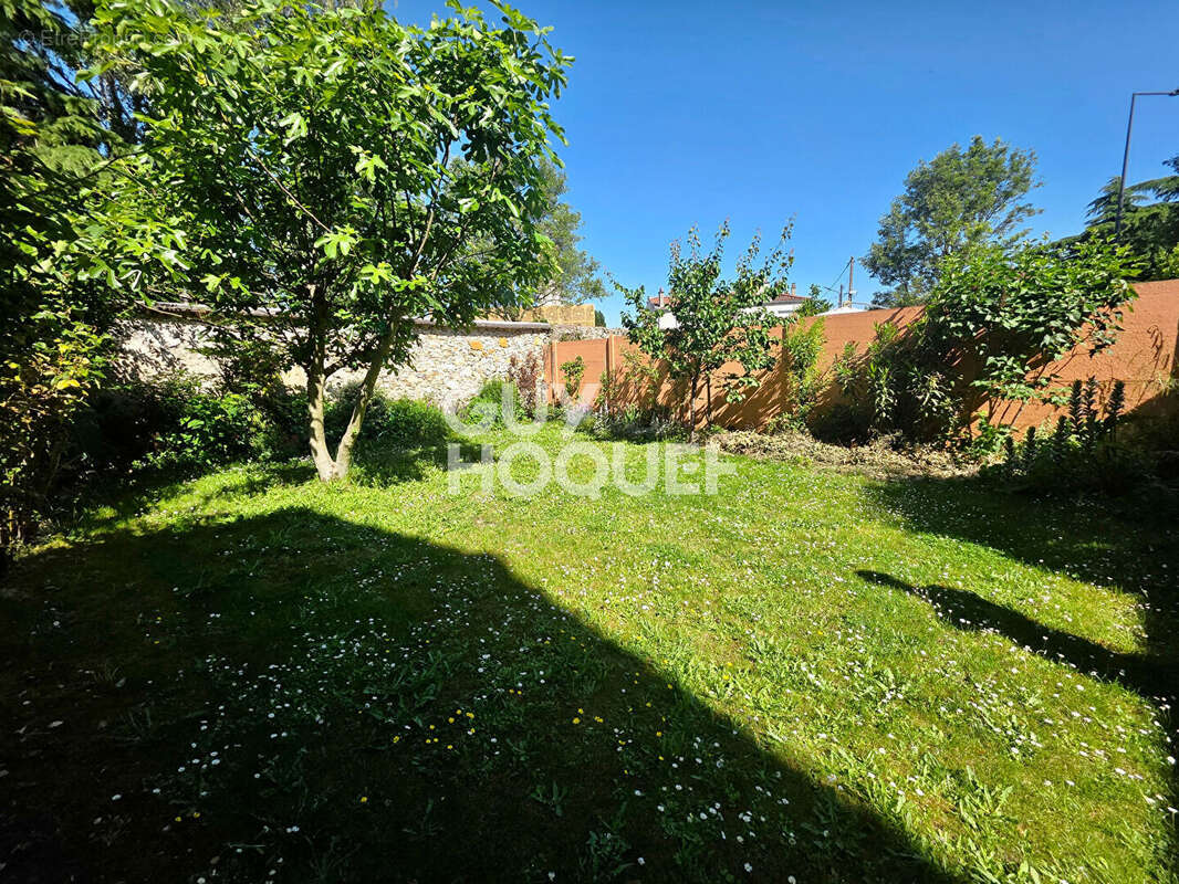 Maison à rénover avec jardin et fort potentiel - Montreuil proche transports - photo 2