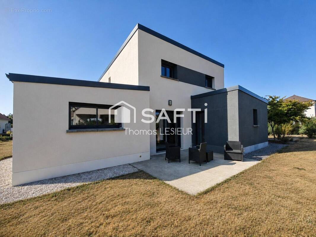 Photo 1 - Maison à SAINT-GEORGES-DES-GROSEILLERS