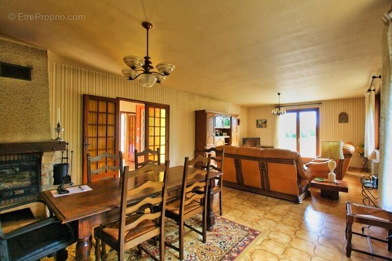 Maison traditionnelle , 5 chambres, sur 5000 m² de terrain - photo 2