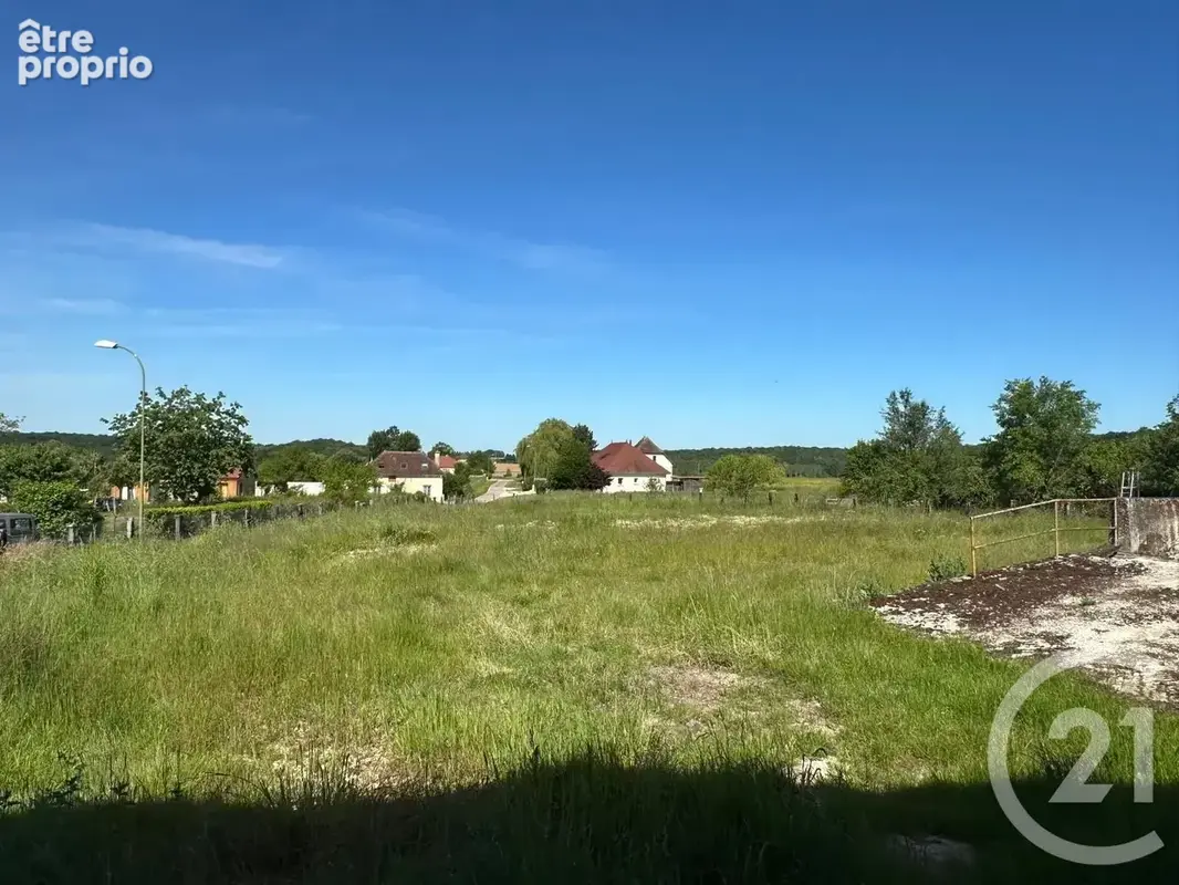 Terrain à LA VILLENEUVE-AU-CHENE