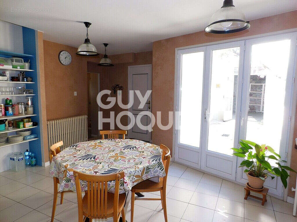 Maison à MALIGNY