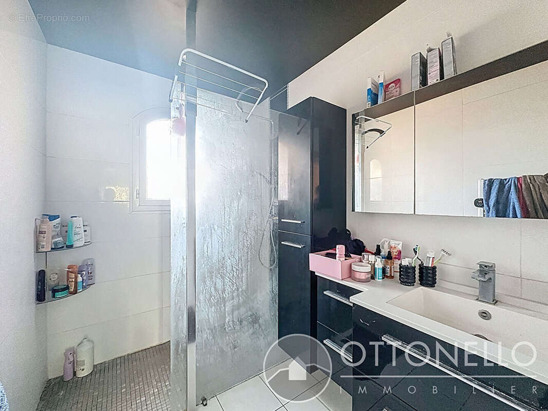 Maison à ROQUEBRUNE-SUR-ARGENS