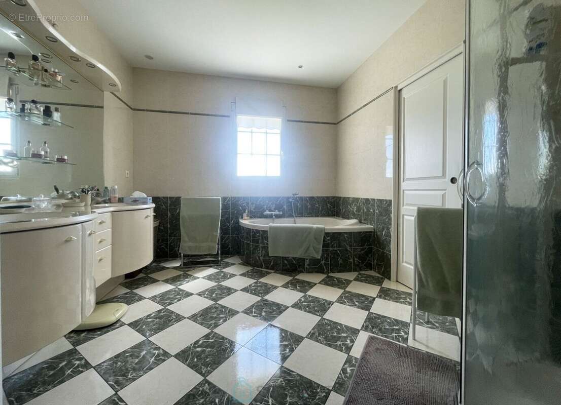 Maison à BARBEZIEUX-SAINT-HILAIRE