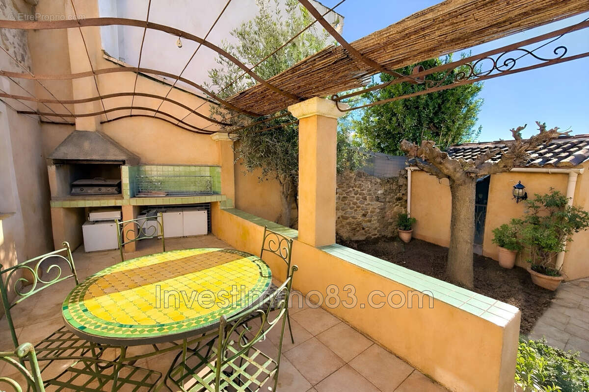 Maison à POURRIERES