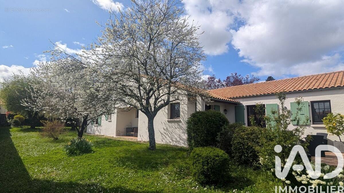 Photo 1 - Maison à SAINTE-SOULLE