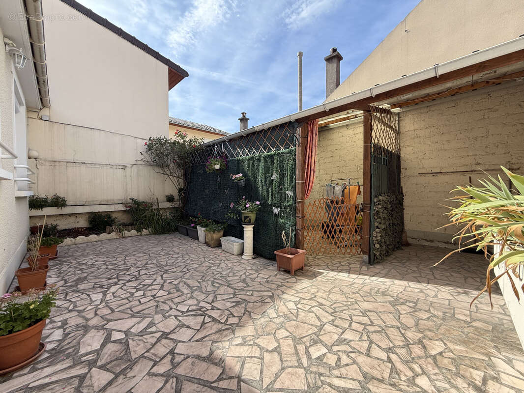Appartement à LE BLANC-MESNIL