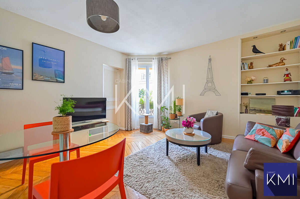 Appartement à PARIS-11E