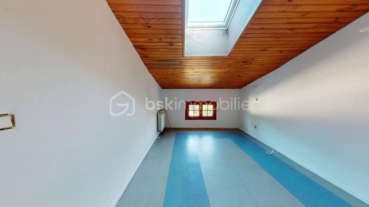 Maison à Fort Potentiel avec Dépendances – Cœur de Village - photo 17