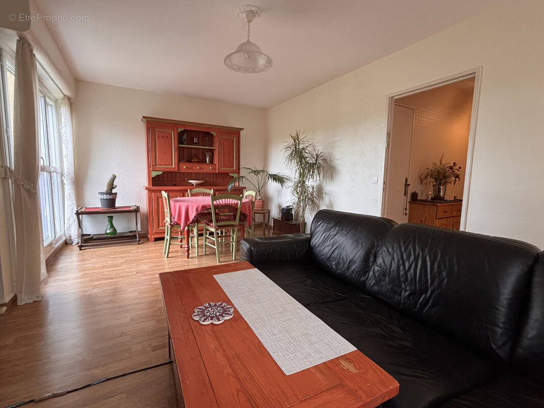 Appartement à EZANVILLE
