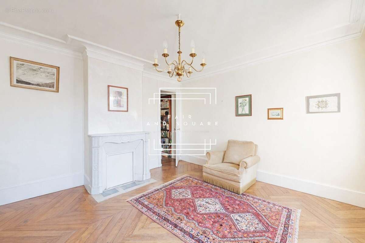 Appartement à NEUILLY-SUR-SEINE