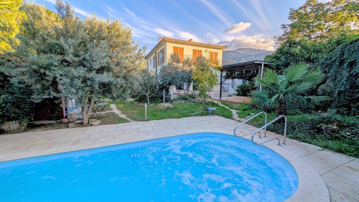 Maison à LAROQUE-DES-ALBERES