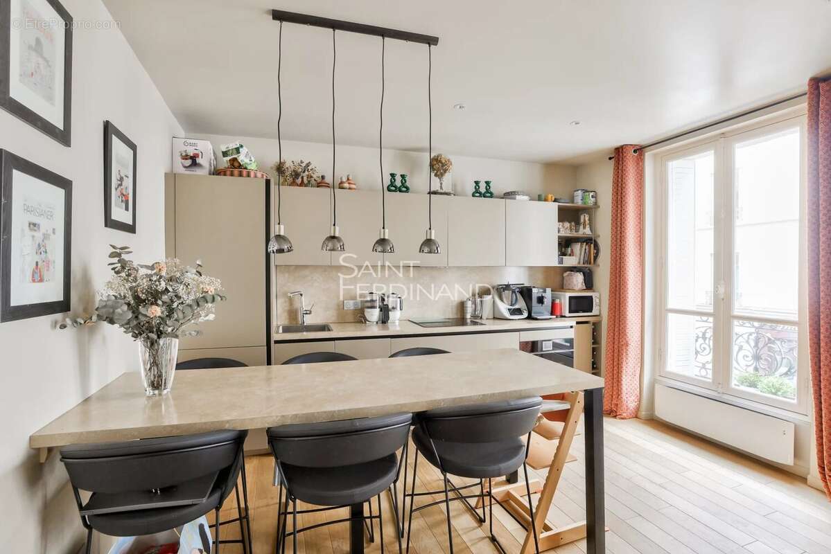 Appartement à PARIS-17E