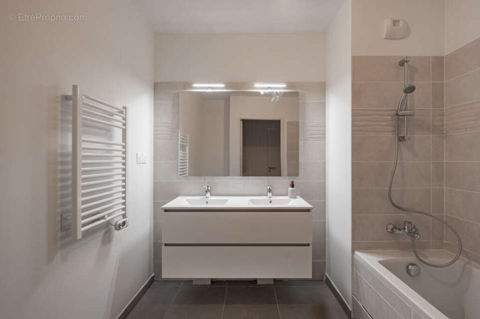 Appartement à GILETTE