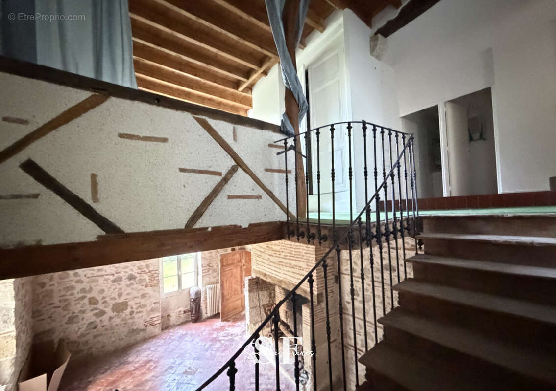 Saint hilaire de lusignan - maison  en pierres de caractere a renover - photo 9