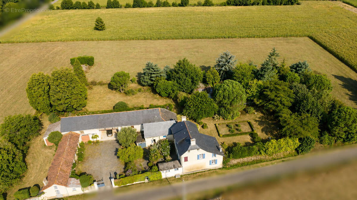 Maison Ger 8 pièces 289m² Corps de ferme d'exception  Un véritable havre de paix au coeur de la nature - photo 15
