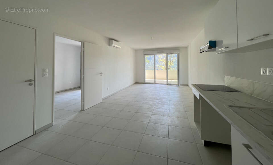 Appartement à GILETTE