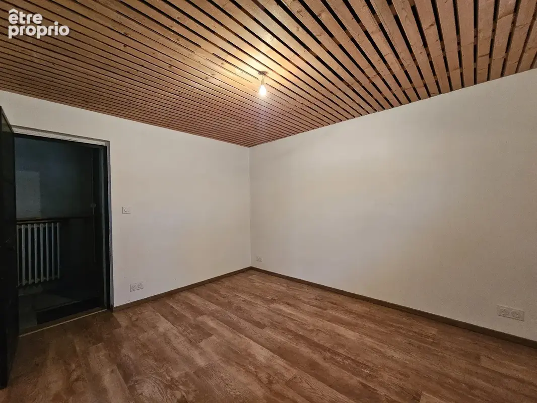 Creuzier le vieux 106 m2 dependance et piscine hors sol - photo 13