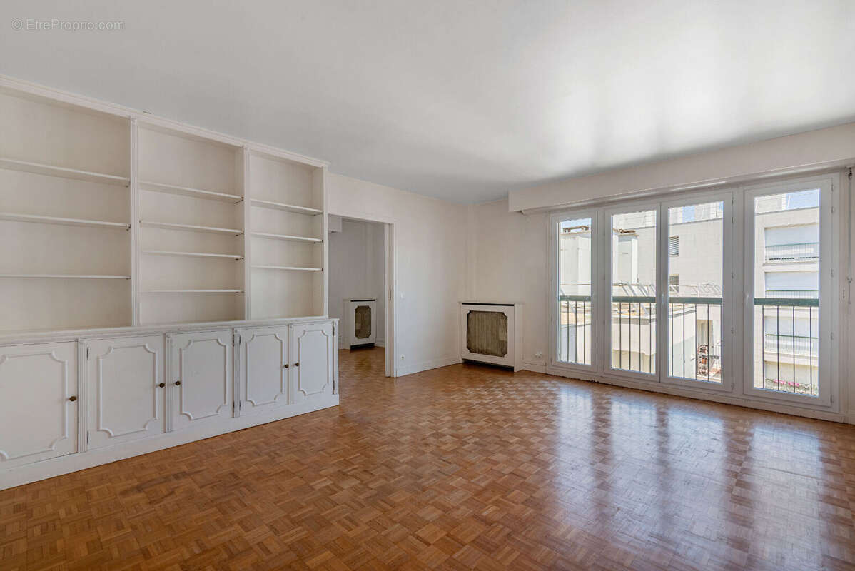 Appartement à PARIS-15E