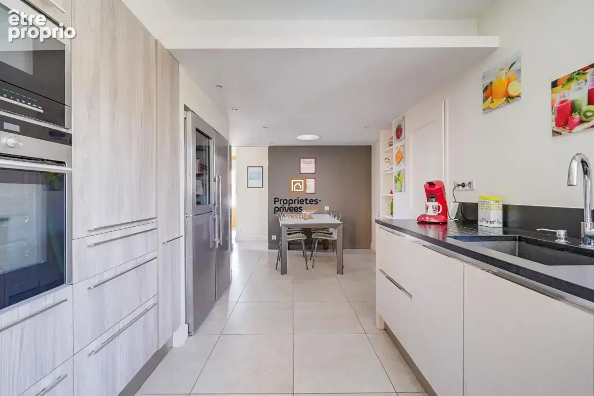 DEPT 33  Mérignac - Maison d'exception 8 pièce(s) 181 m2 avec jardin paysagé et piscine au sel chauffée - photo 6