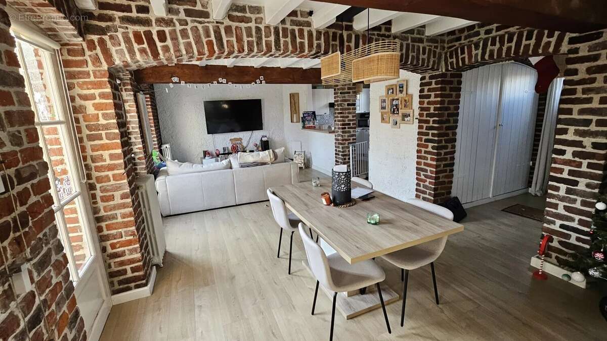 Maison à NEUVILLE-EN-FERRAIN