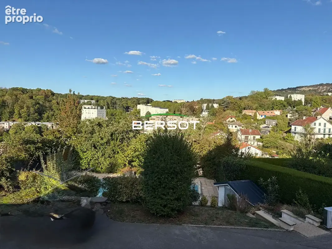 Maison familiale de 235 m² avec piscine chauffée sur les hauteurs de Bregille à Besançon - photo 16