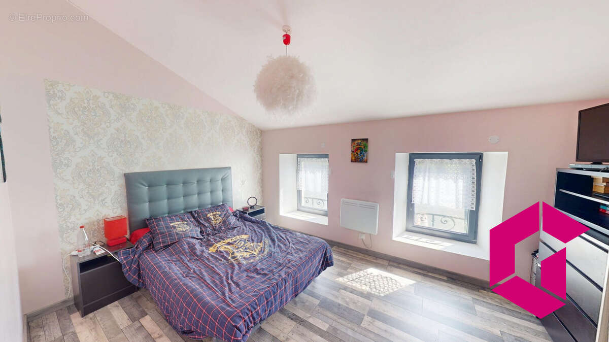 Maison à SAINT-PIERRE-DU-CHAMP