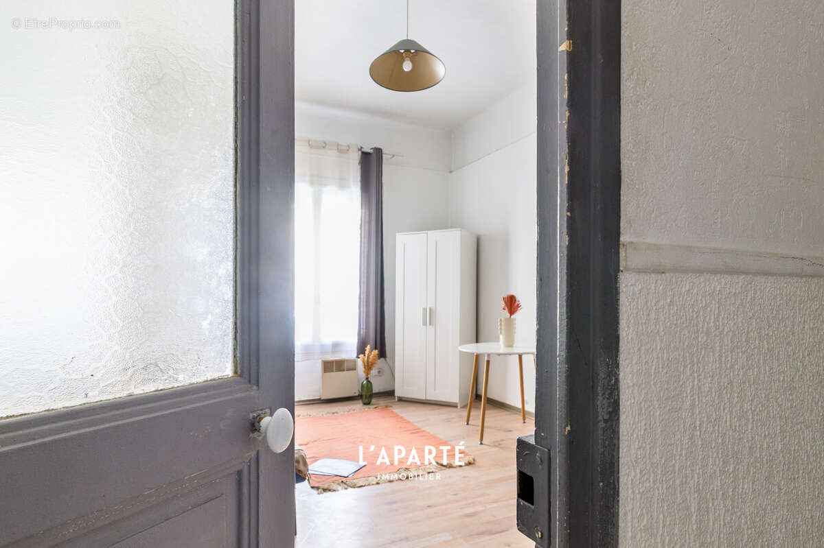 Appartement à MARSEILLE-4E