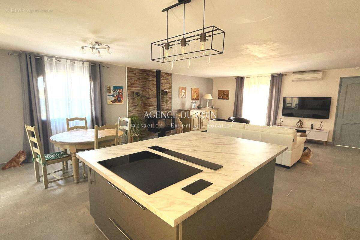 83490 le muy - maison de plain pied entierement meublee avec - photo 5
