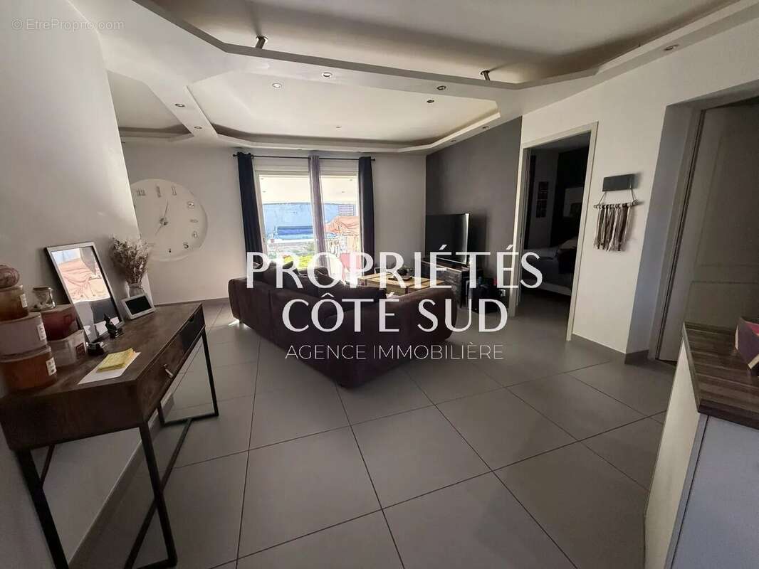 Maison à SAINT-VICTOR-LA-COSTE