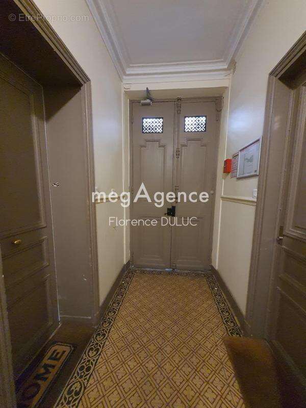 Appartement à PARIS-16E