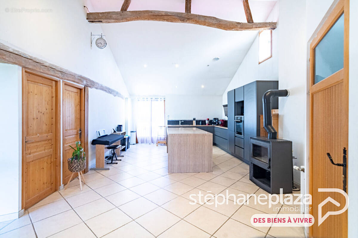 Maison à LESCHEROUX