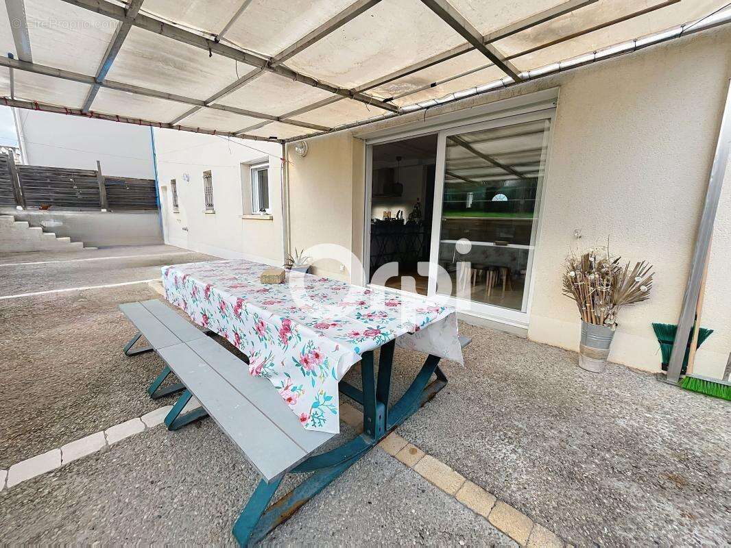 Maison à SAINT-PANTALEON-DE-LARCHE