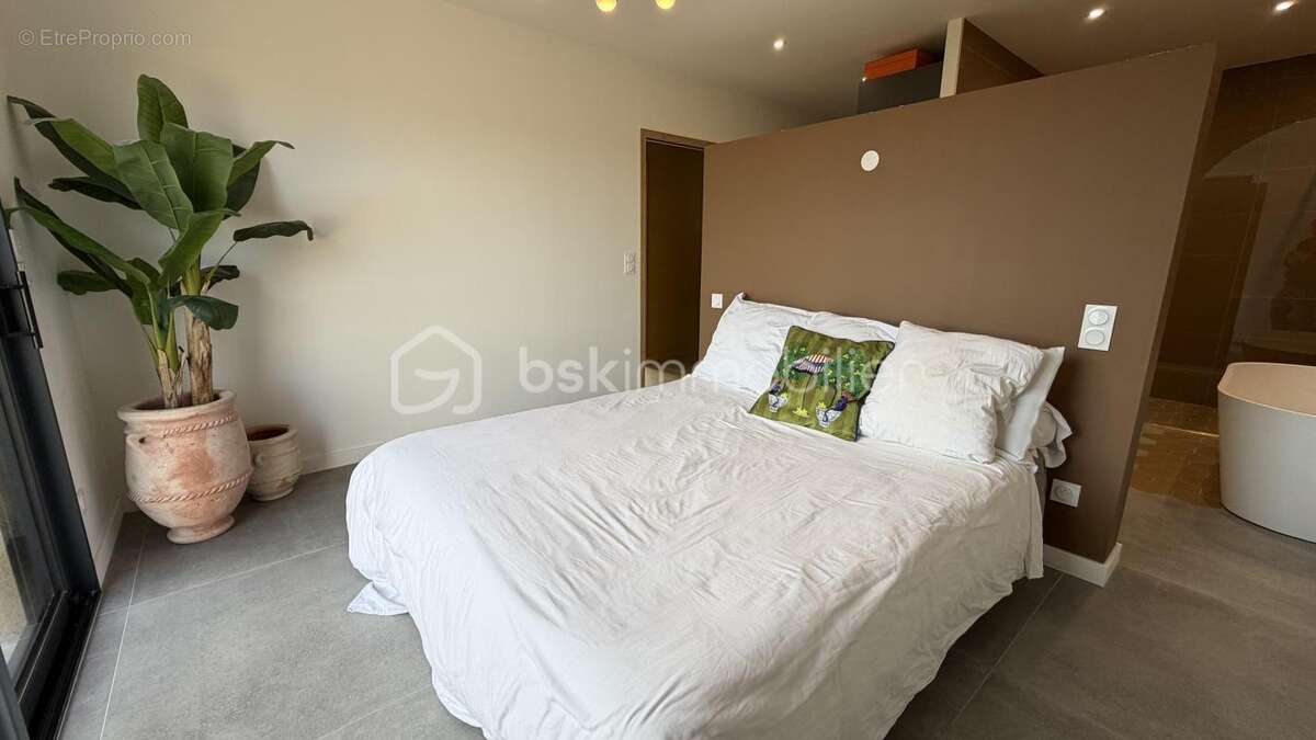 Maison à SAINT-DONAT-SUR-L'HERBASSE