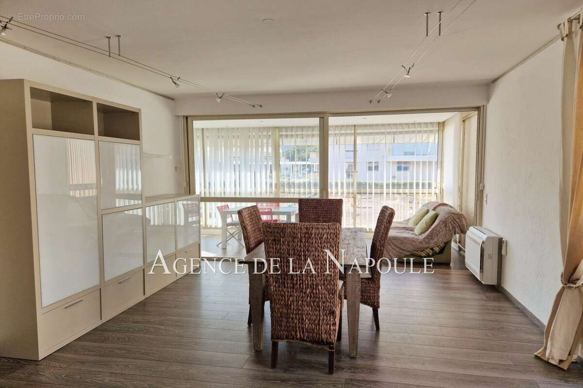 Appartement à MANDELIEU-LA-NAPOULE