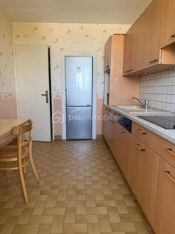 Nouveau prix pour cet appartement, Séjour lumineux, trois chambres, 6ème étage dans résidence privée, sécurisée - photo 6