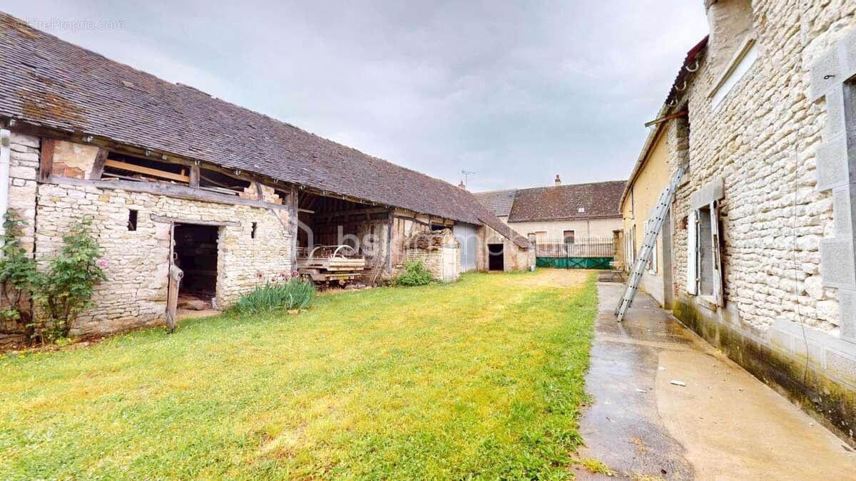 Maison à NANCRAY-SUR-RIMARDE