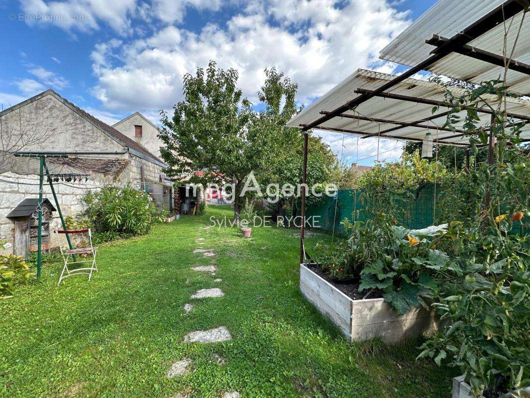 Maison à PONT-SUR-YONNE