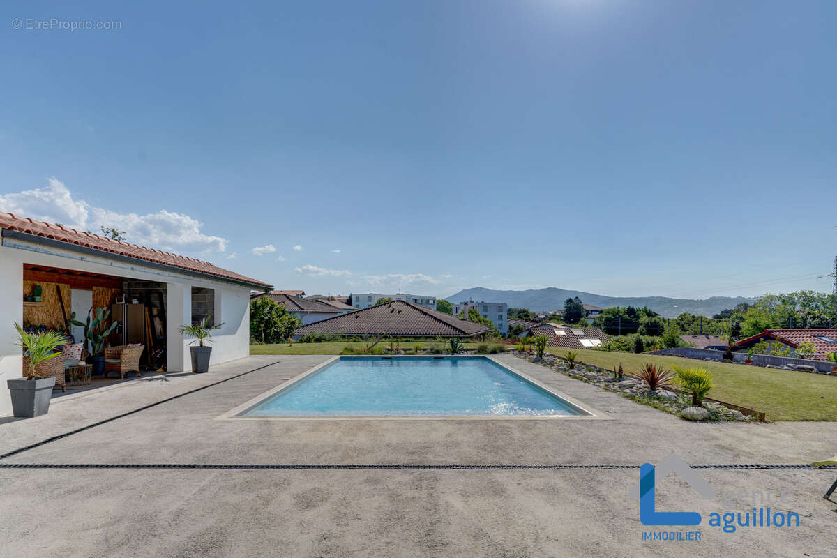 Propriété de prestige avec piscine et 2 studios indépendants à Hendaye - photo 6