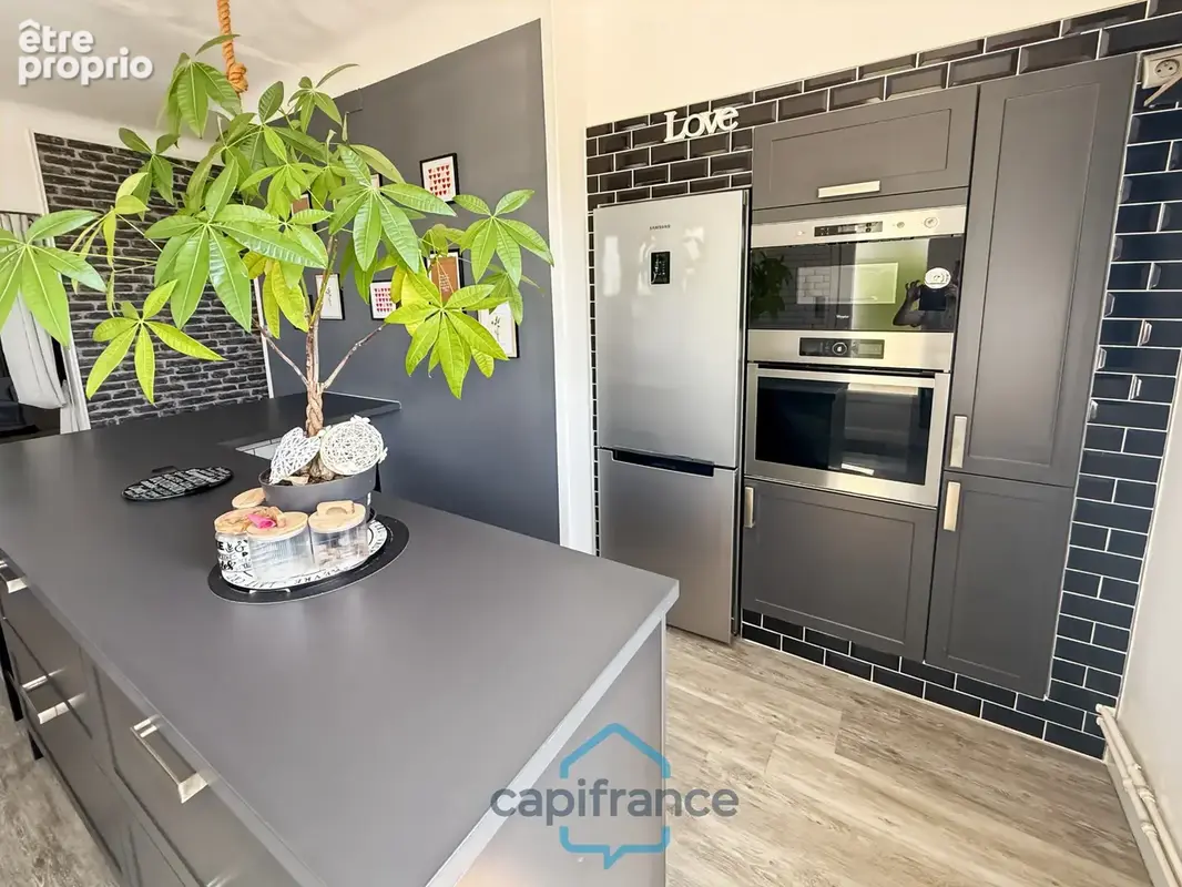 Dpt Gers (32), à vendre RISCLE très belle maison T8 de 220 m² habitables + grand garage et dépendances sur 875 m² de terrain, au - photo 7