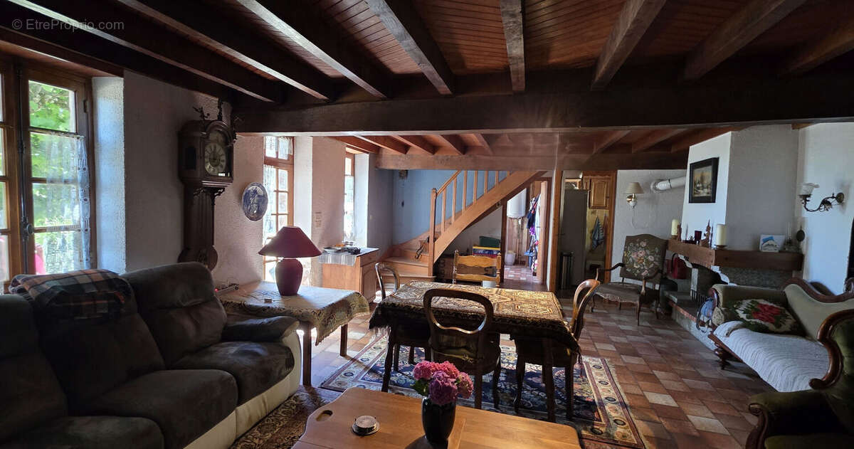 Maison à CHATELUS