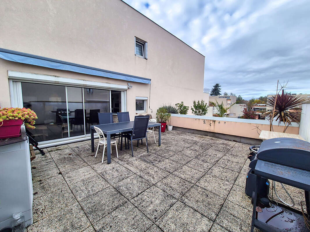 Appartement à SAVIGNY-LE-TEMPLE